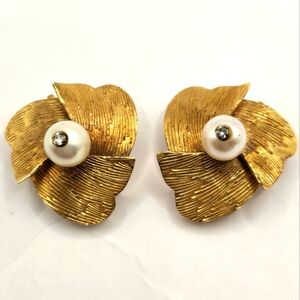 Vintage 14K Yellow Gold Pearl  & Diamond Chip Flower Clip-On Earrings